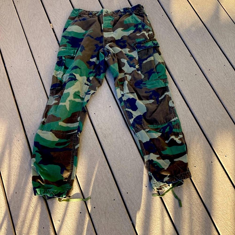 Army issued women’s camouflage pants size Small